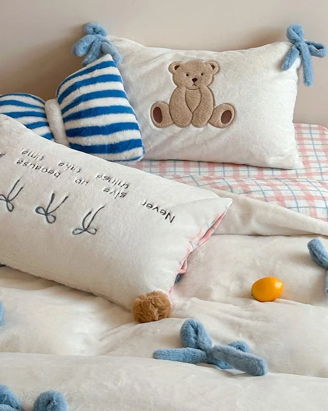 Adorable Bow Bear Velvet Bedding Set / Blue