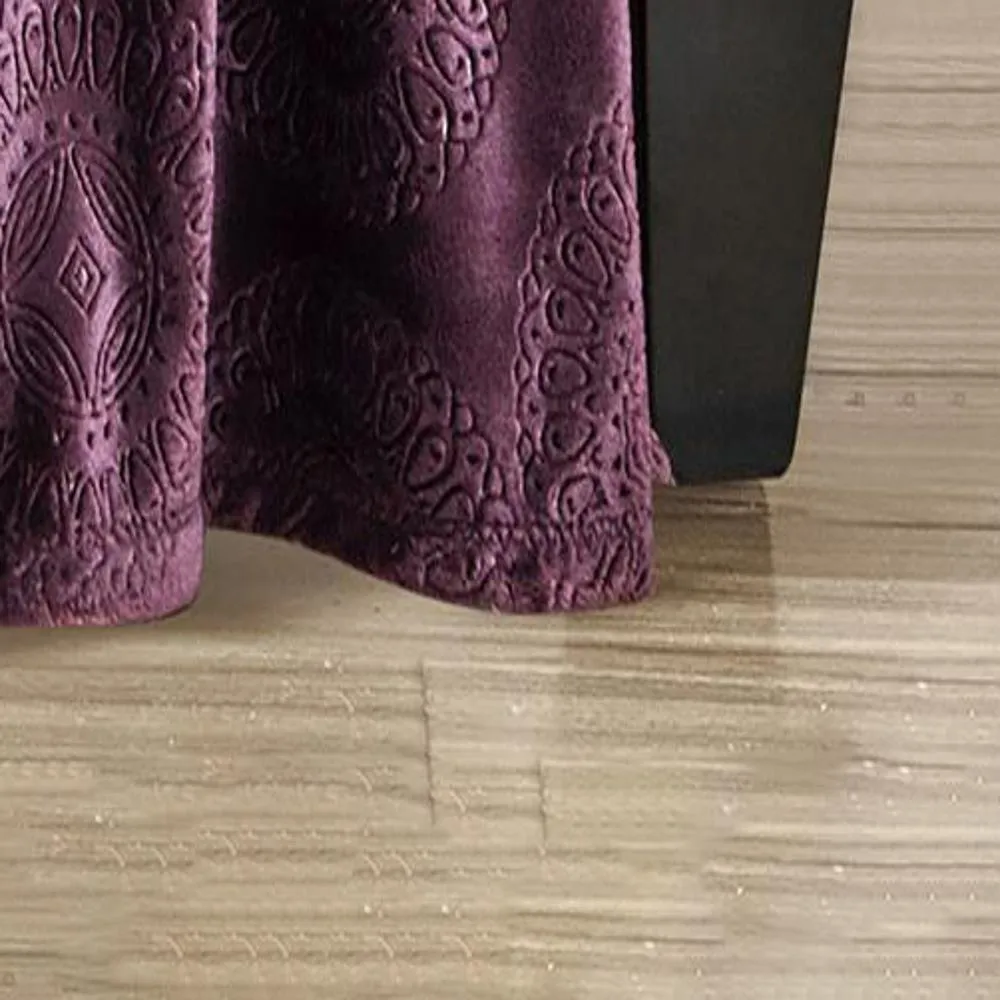 Ceasar Soft Plush Contemporary Embossed Collection All Season Throw 50"x60", Plum