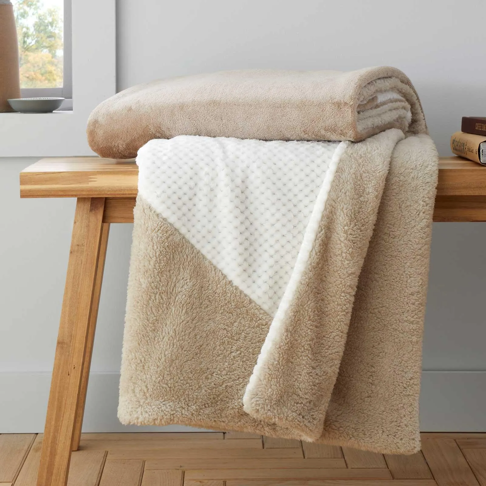 Cosy Larsson Geo Fleece Throw Natural