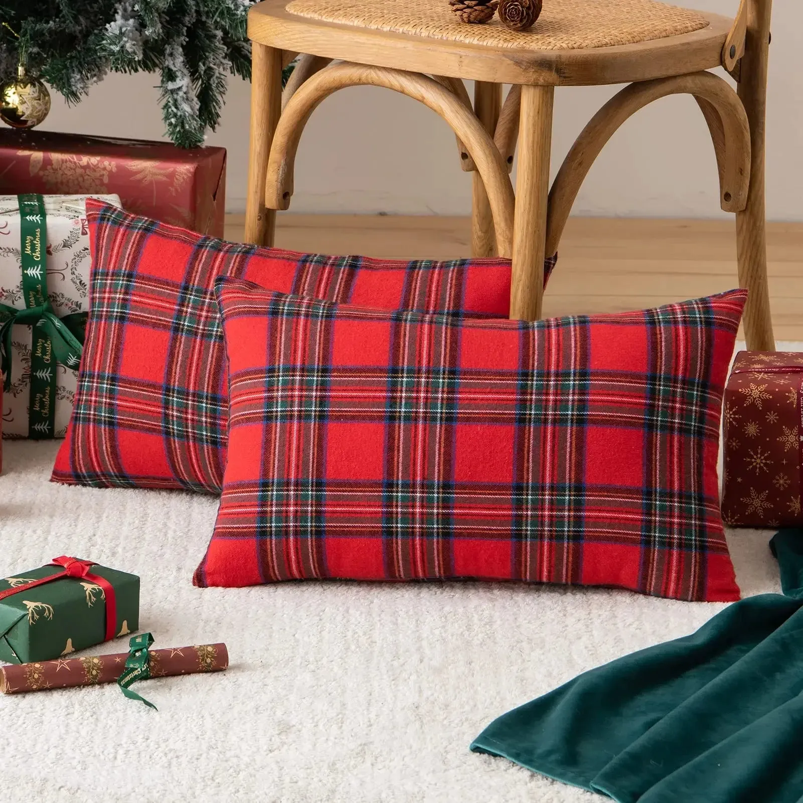 Coussin de Noel en tartan rouge