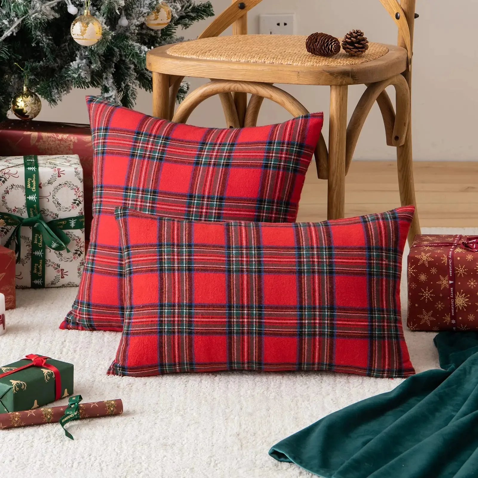 Coussin de Noel en tartan rouge