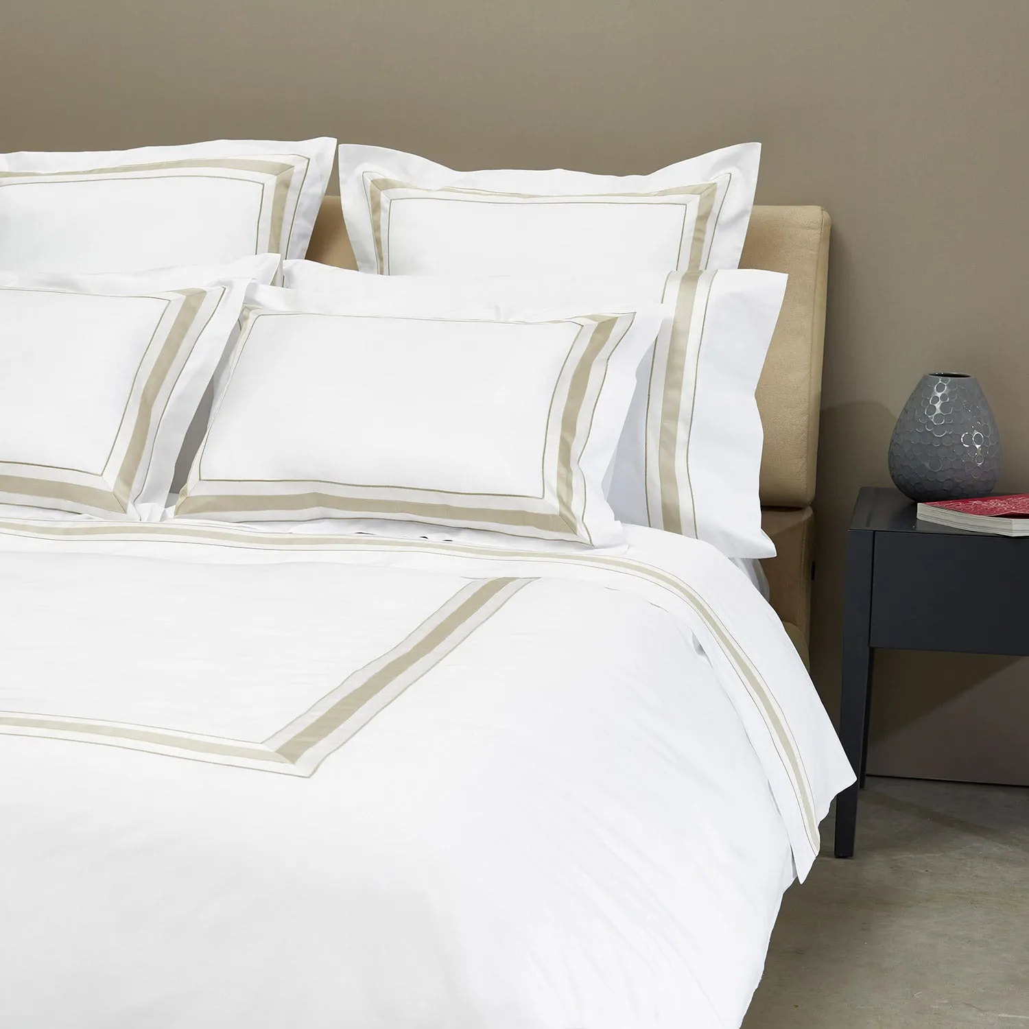 Dimora Duvet & Shams, White/Khaki