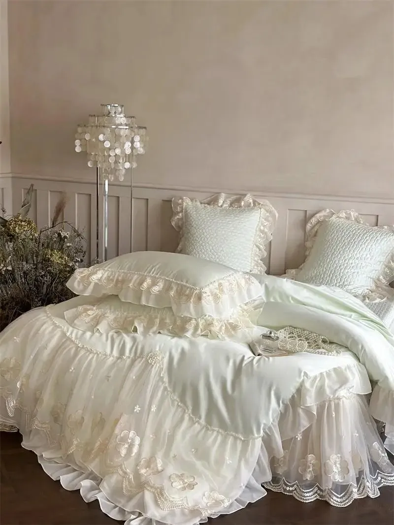 Trend4us Elegant Velvet Lace Bedding Set with Floral Embroidery